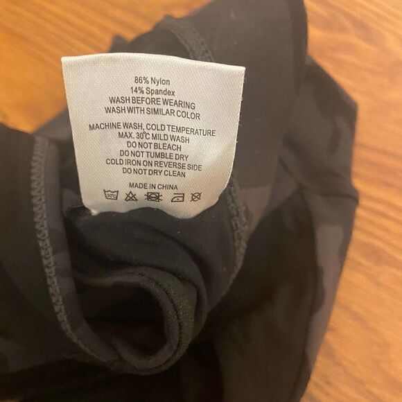 Zyia Active Black Forest Camo with Mesh Adjustable Sports Bra Small - Picture 5 of 5